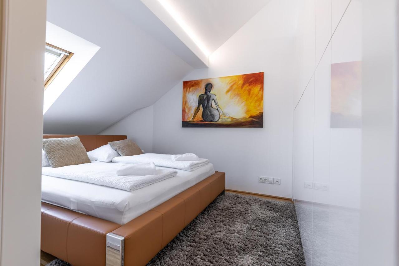 Easy Penthouse